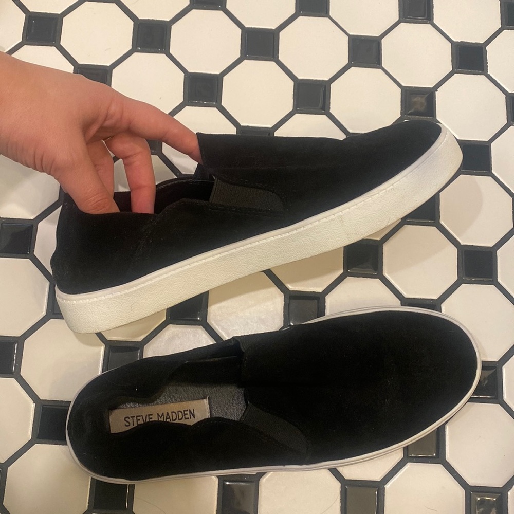 Steven Madden Black Flats